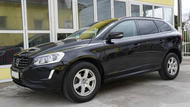 Volvo XC60 2.0 D [D3] Momentum Geartronic FWD D...